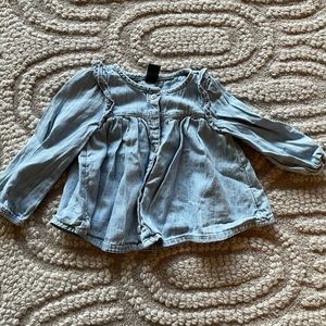 Gap chambray ruffle sleeve shirt
